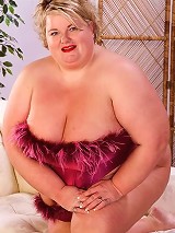 Big Heavy Plumper Exposing Fat Butt and Fat Titties
